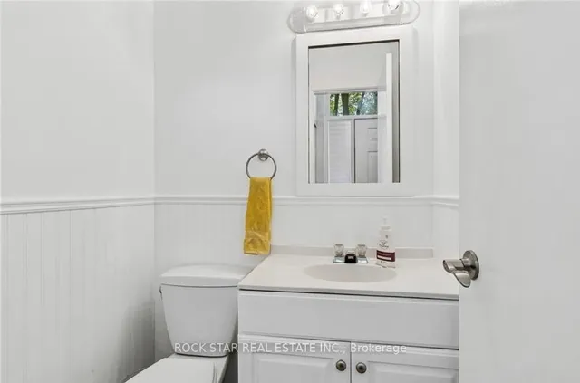 32 Lansing Sq, Brampton 4