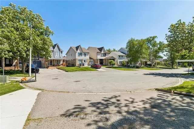 32 Lansing Sq, Brampton 5