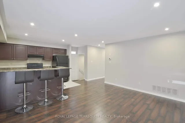1489 Heritage Way #56, Oakville 2