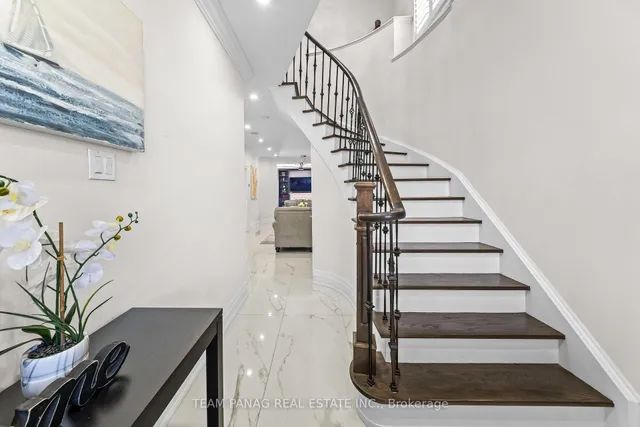 22 Bellflower Lane, Brampton 5
