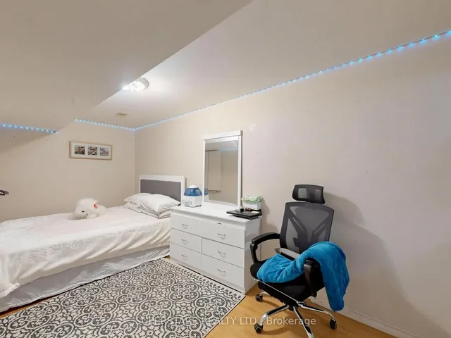 14 Bowsfield Rd, Toronto 3