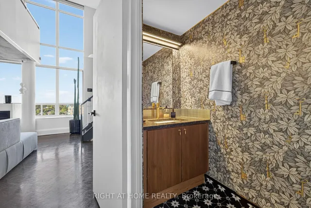 250 Manitoba St #612, Toronto 3