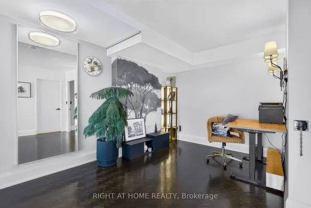 250 Manitoba St #612, Toronto 5
