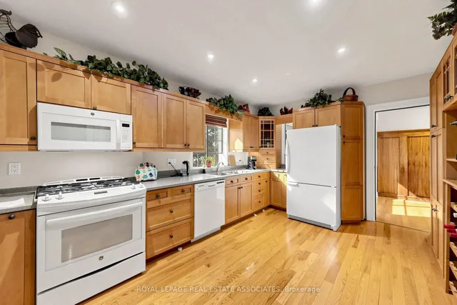 298 Lakeshore Rd, Mississauga 4