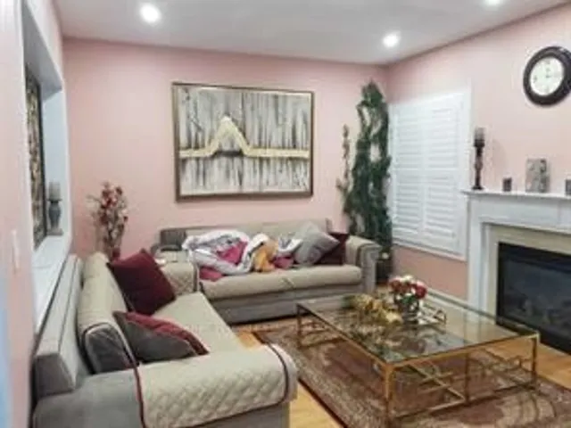 20 Washburn Rd, Brampton 4