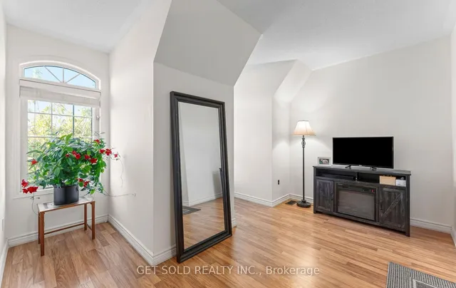 33 Sergio Marchi St, Toronto 3