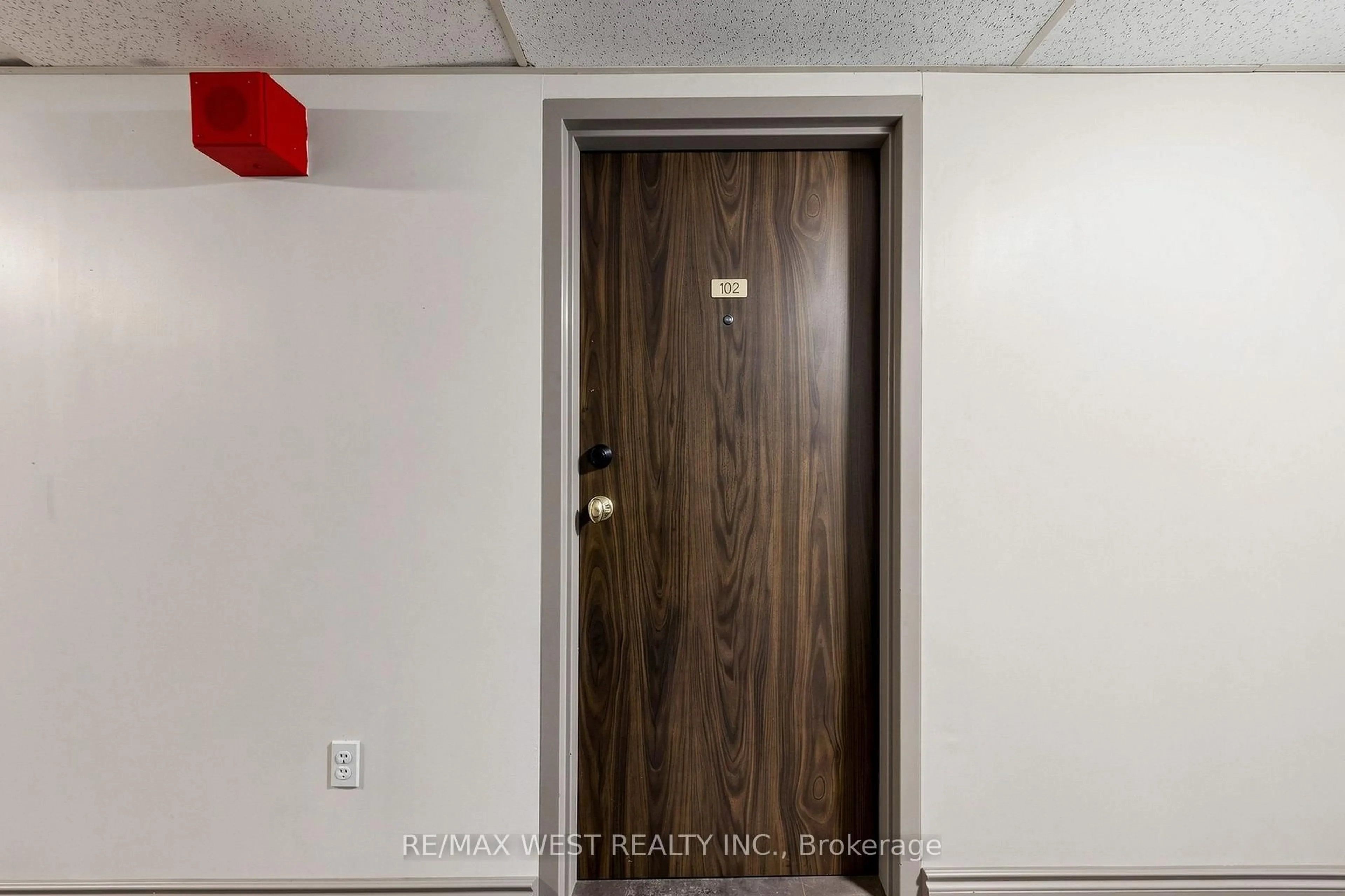 trreb/IMG-W13877772_0d6af597-28e3-40e3-b11f-8e2646bb5e82-l.jpg