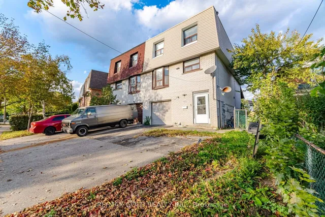 83 Clarion Rd, Toronto 2