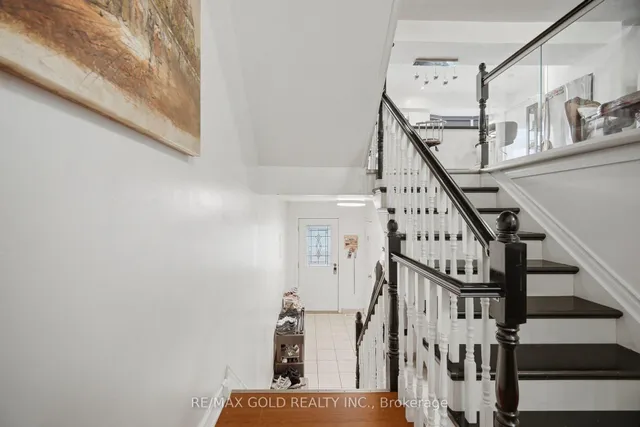 83 Clarion Rd, Toronto 4