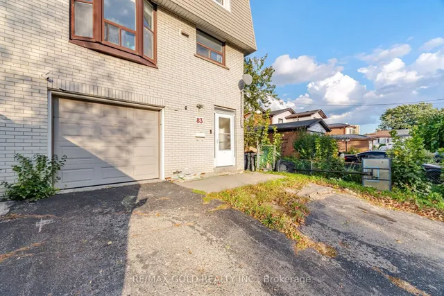 83 Clarion Rd, Toronto 3
