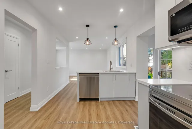 2086 Bridge Rd, Oakville 5