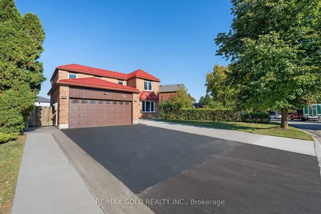 45 Parkside Dr, Brampton 2