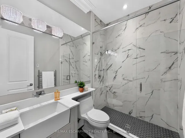 389 Belvenia Rd, Burlington 3