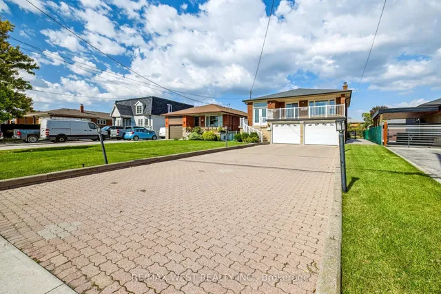 254 Maple Leaf Dr, Toronto 3