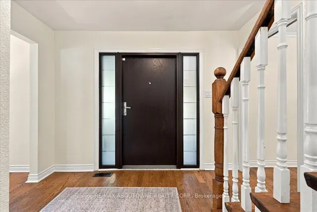 1125 Grand Blvd, Oakville 4