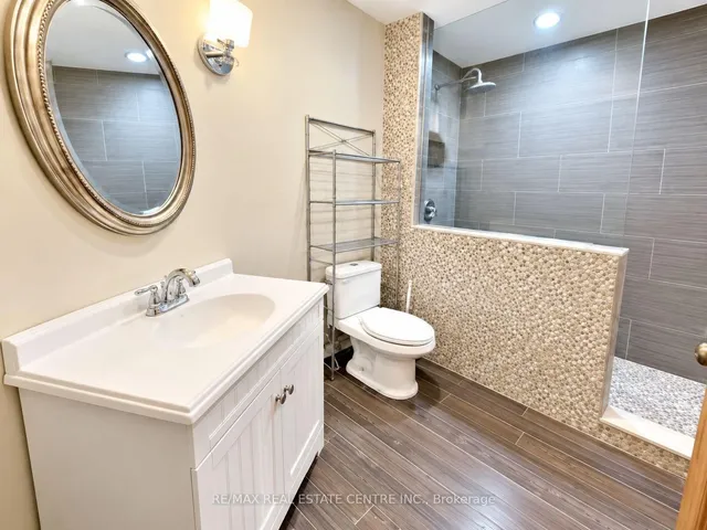 1302 Renfield Dr, Burlington 5
