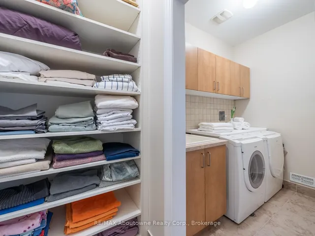 1468 Ferncrest Rd, Oakville 5