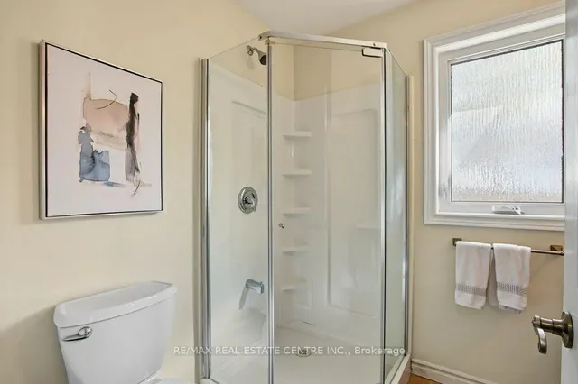 806 Hudson Crt, Milton 5