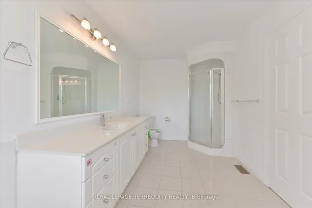 2216 Dunvegan Ave, Oakville 5