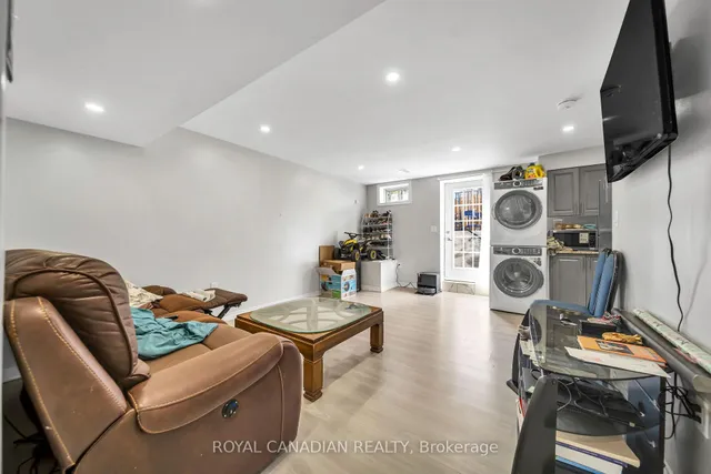 33 Bachelor St, Brampton 4