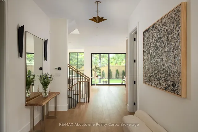 203 Weybourne Rd, Oakville 5
