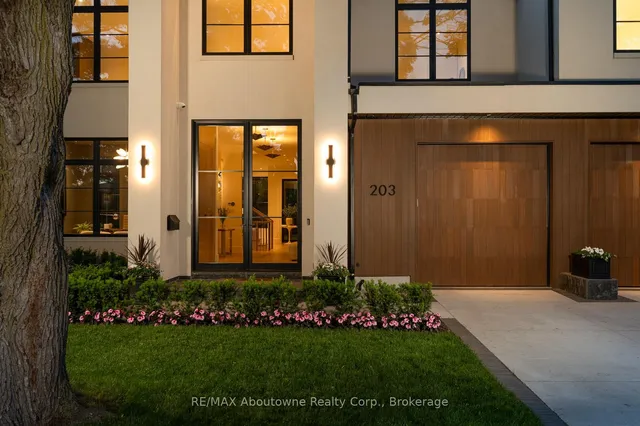 203 Weybourne Rd, Oakville 2
