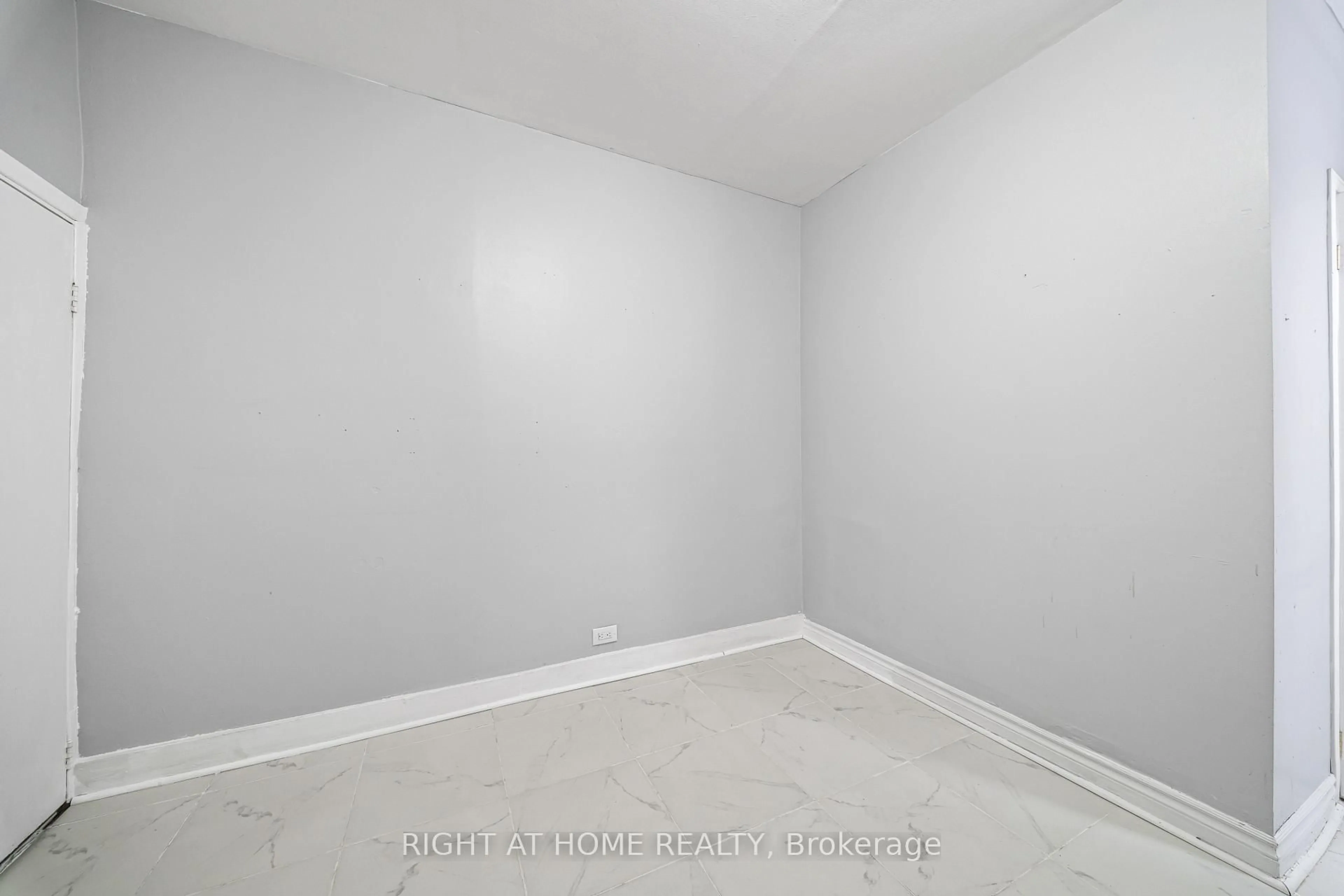 trreb/IMG-W14011508_d291ead1-8db9-4b1c-8f6c-d63b5942557b-l.jpg