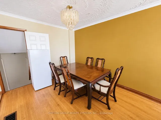 7 Pecan Crt, Toronto 4