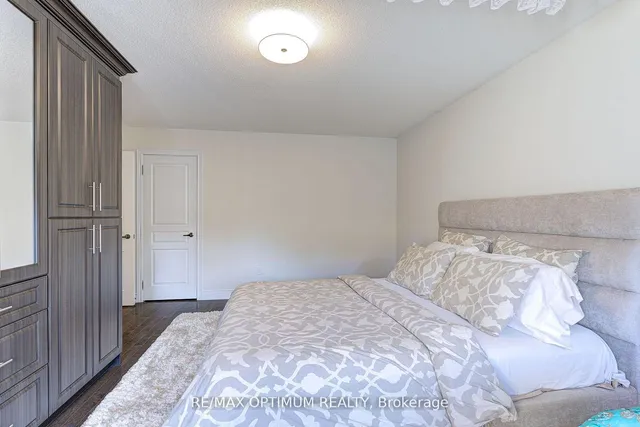18 Deanston Crt, Brampton 2