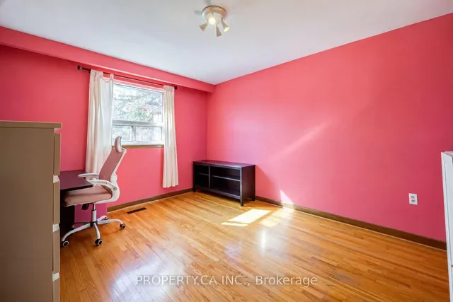 28 Blue Springs Rd, Toronto 5