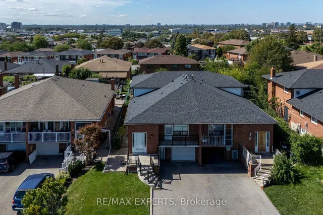12 Paradelle Cres, Toronto 3