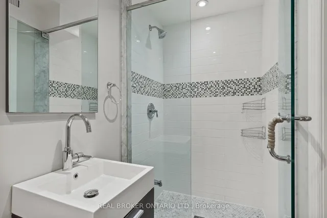 2349 Falkland Cres, Oakville 3