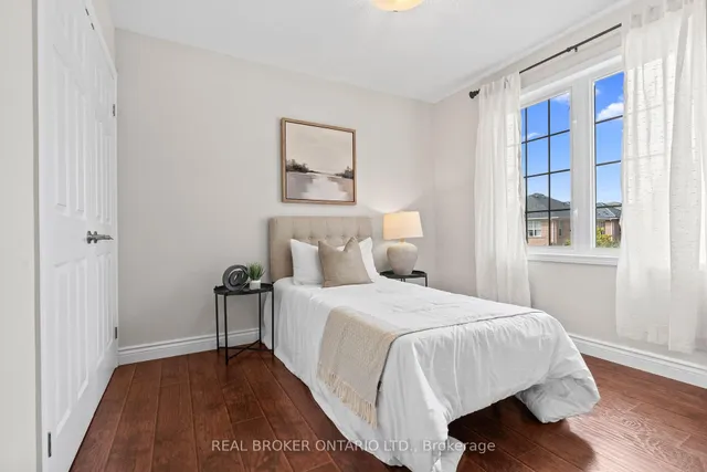 2349 Falkland Cres, Oakville 5