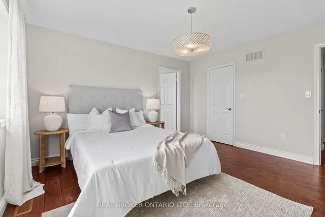 2349 Falkland Cres, Oakville 4