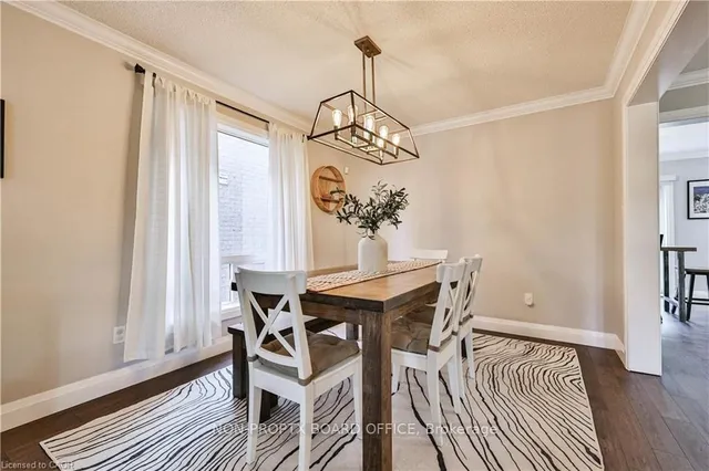 2387 Lionstone Dr, Oakville 3