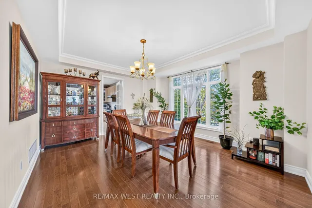 8 Calvados Cres, Brampton 4