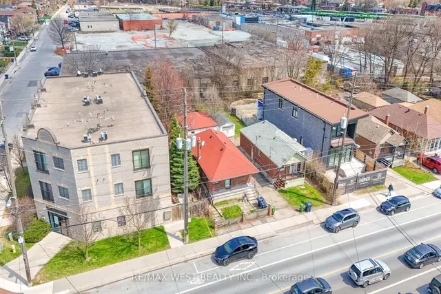 371 Royal York Rd, Toronto 3