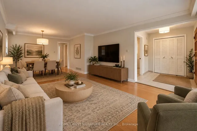 28 Bluehaven Cres, Toronto 3