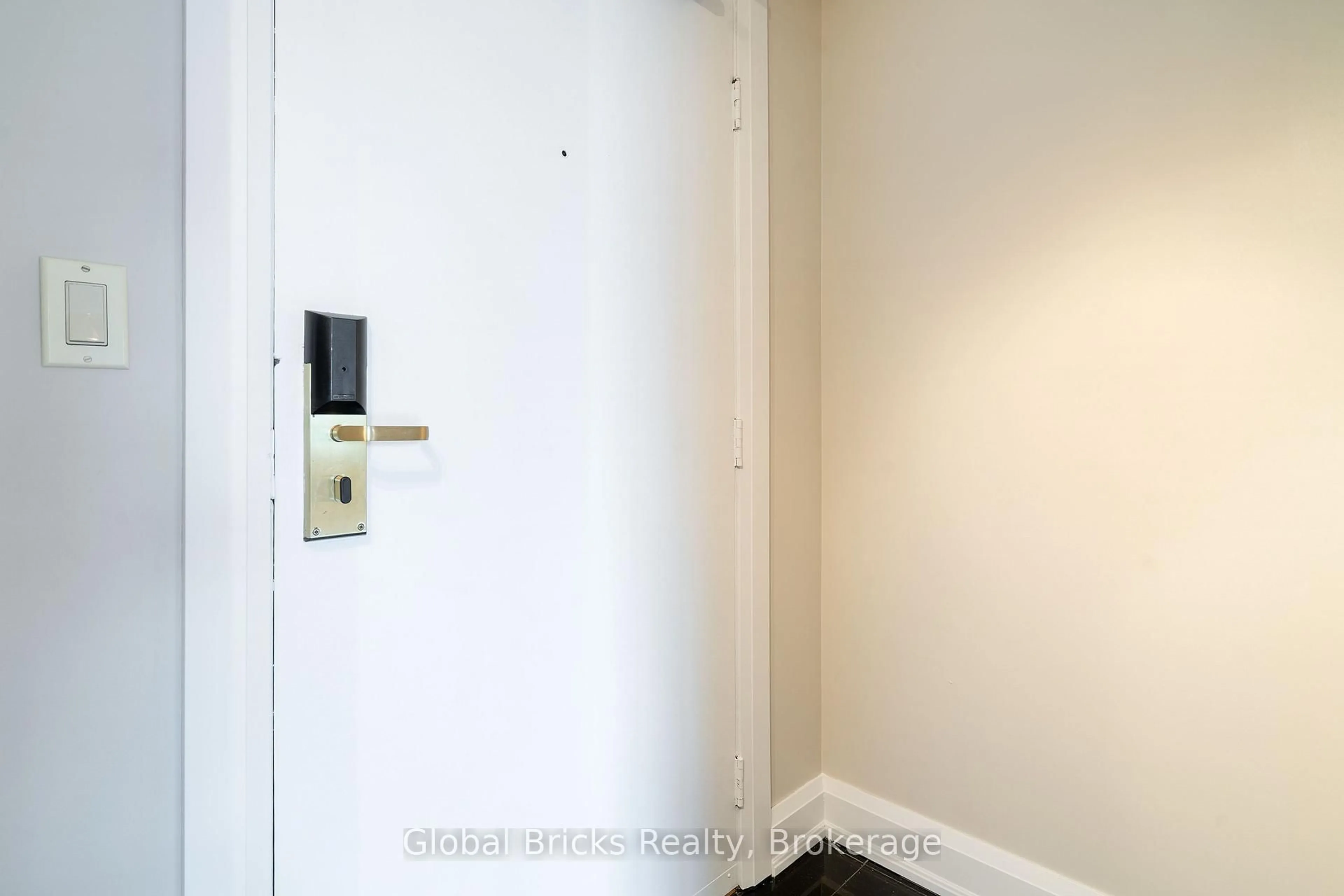 trreb/IMG-W14109068_be9967f175b876cb99b477fa9f3e0e62b39e1e45f75e94fa0e30568abe1aa095.jpg