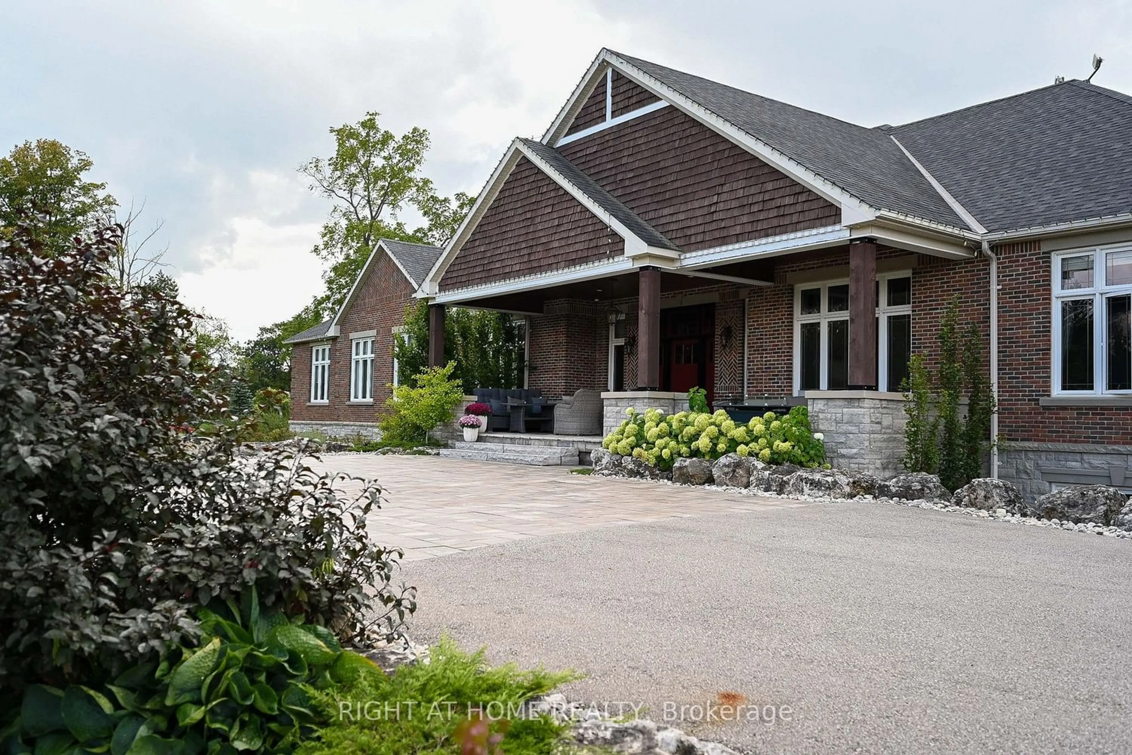 Home with brick exterior material for 7686 Appleby Line, Milton Ontario L9T 2Y1