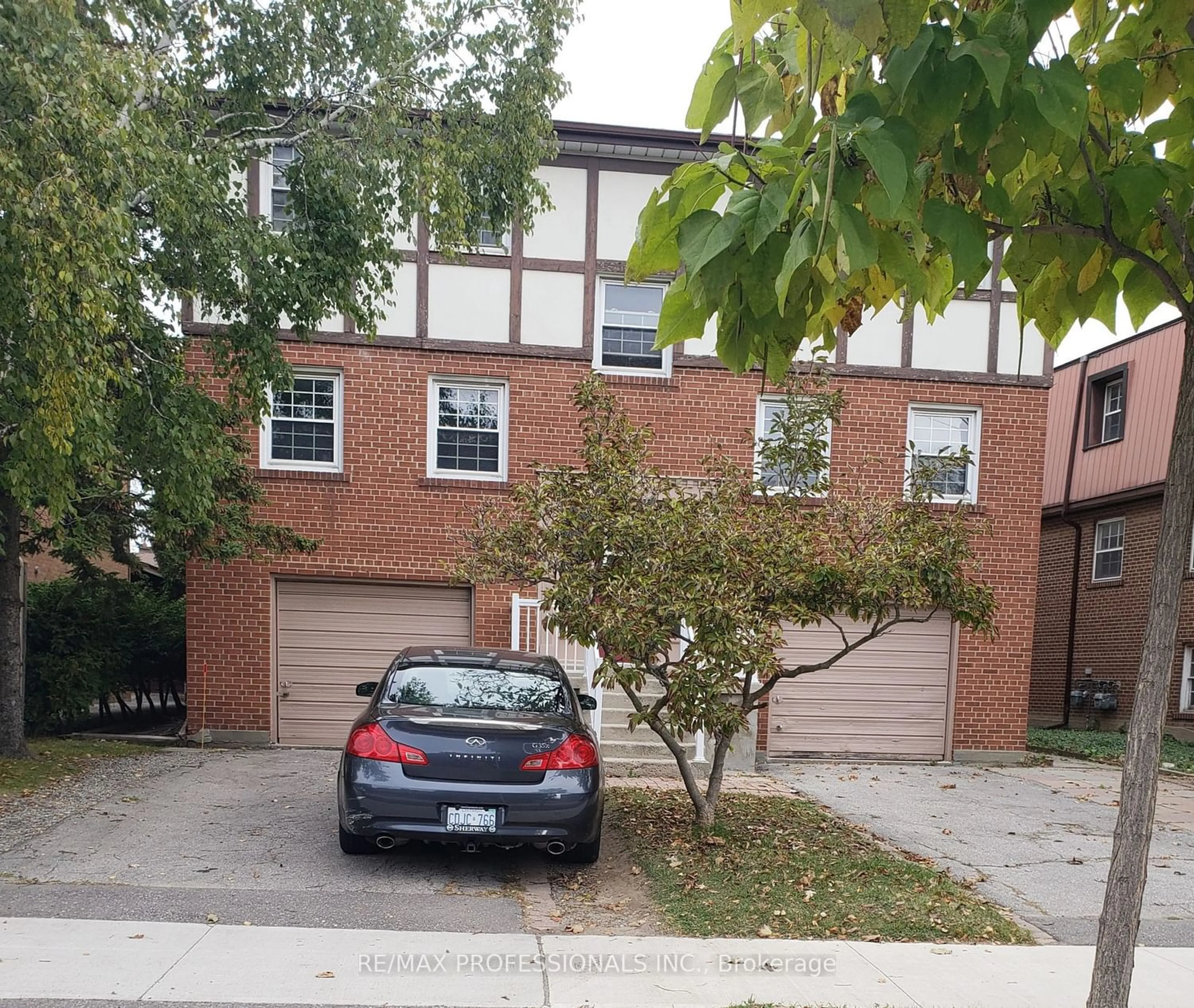 A pic from exterior of the house or condo for 8 Bridesburg Dr, Toronto Ontario M9R 2K3