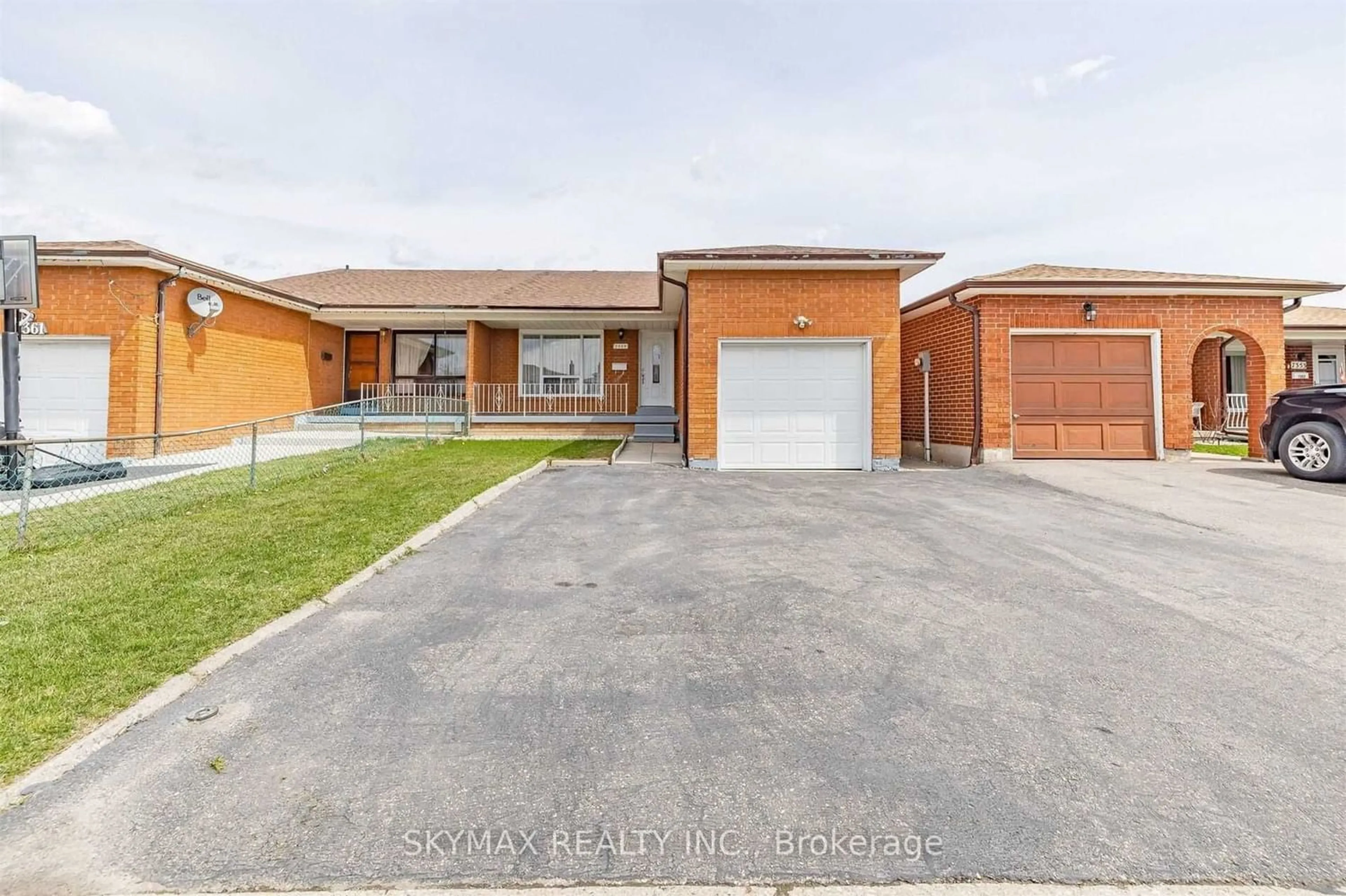 Frontside or backside of a home for 7359 Sigsbee Dr, Mississauga Ontario L4T 3S5