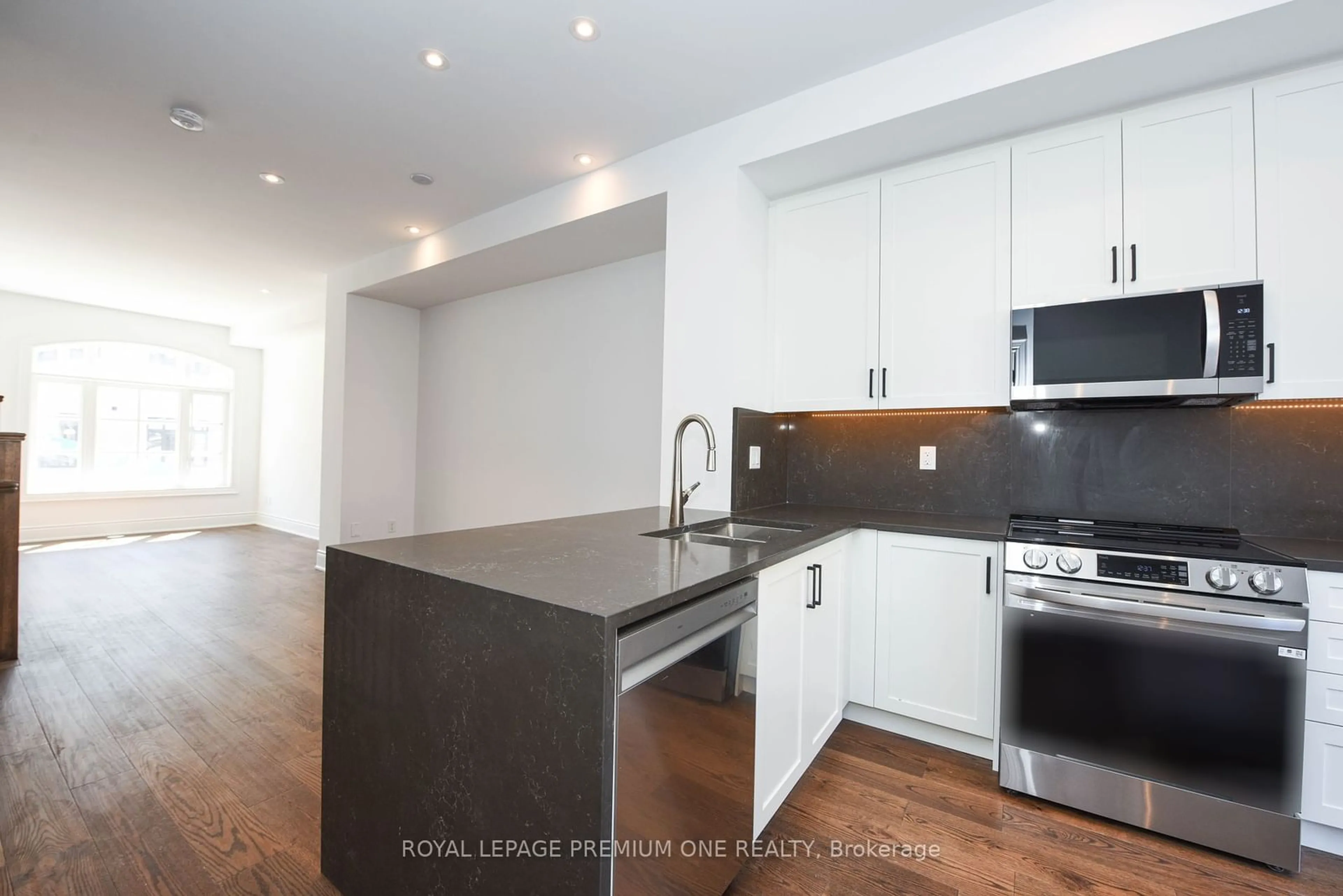 Open concept kitchen for 60 Lunar Cres #179, Mississauga Ontario L5M 2R4