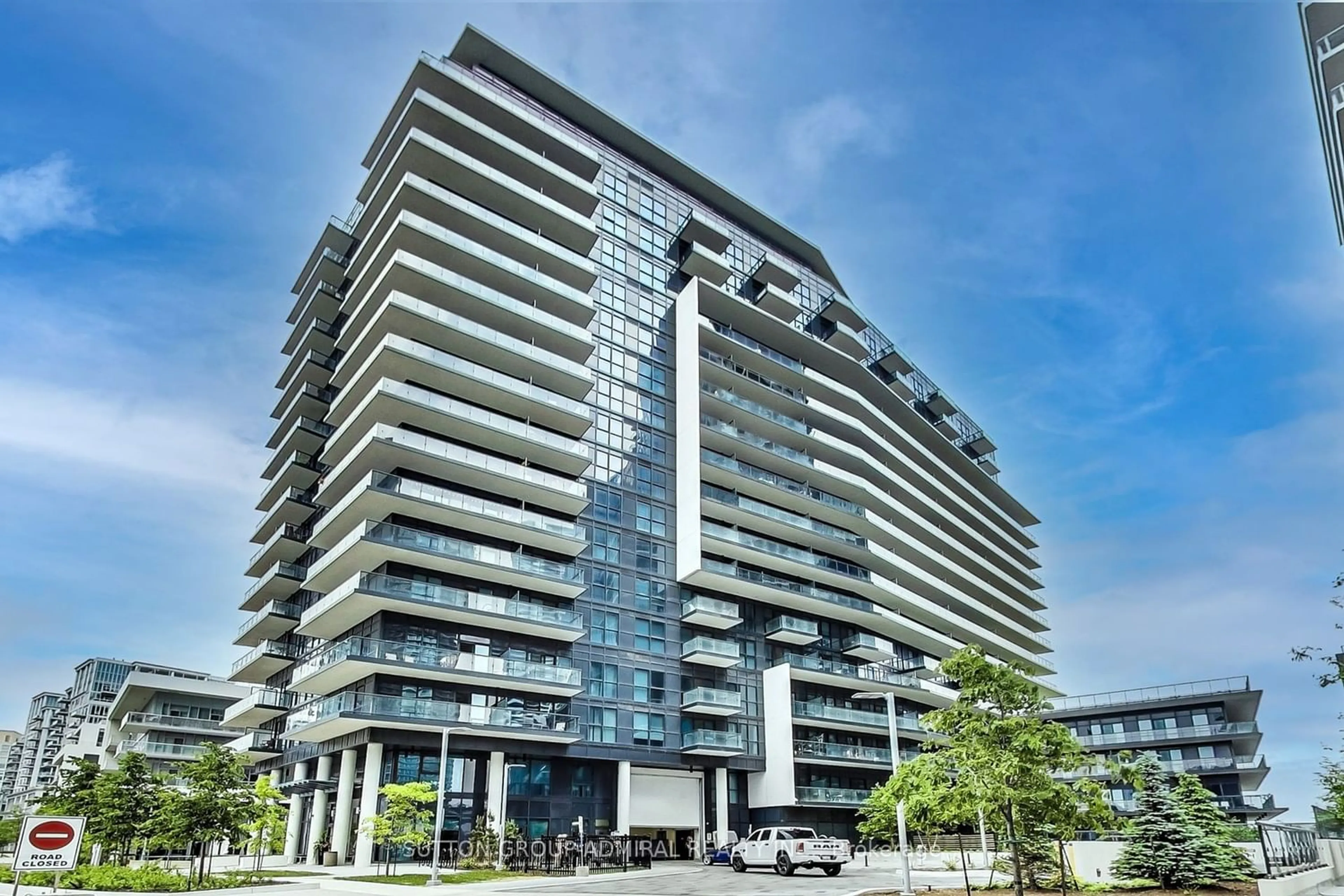 A pic from exterior of the house or condo for 39 Annie Craig Dr #221, Toronto Ontario M8V 0H1
