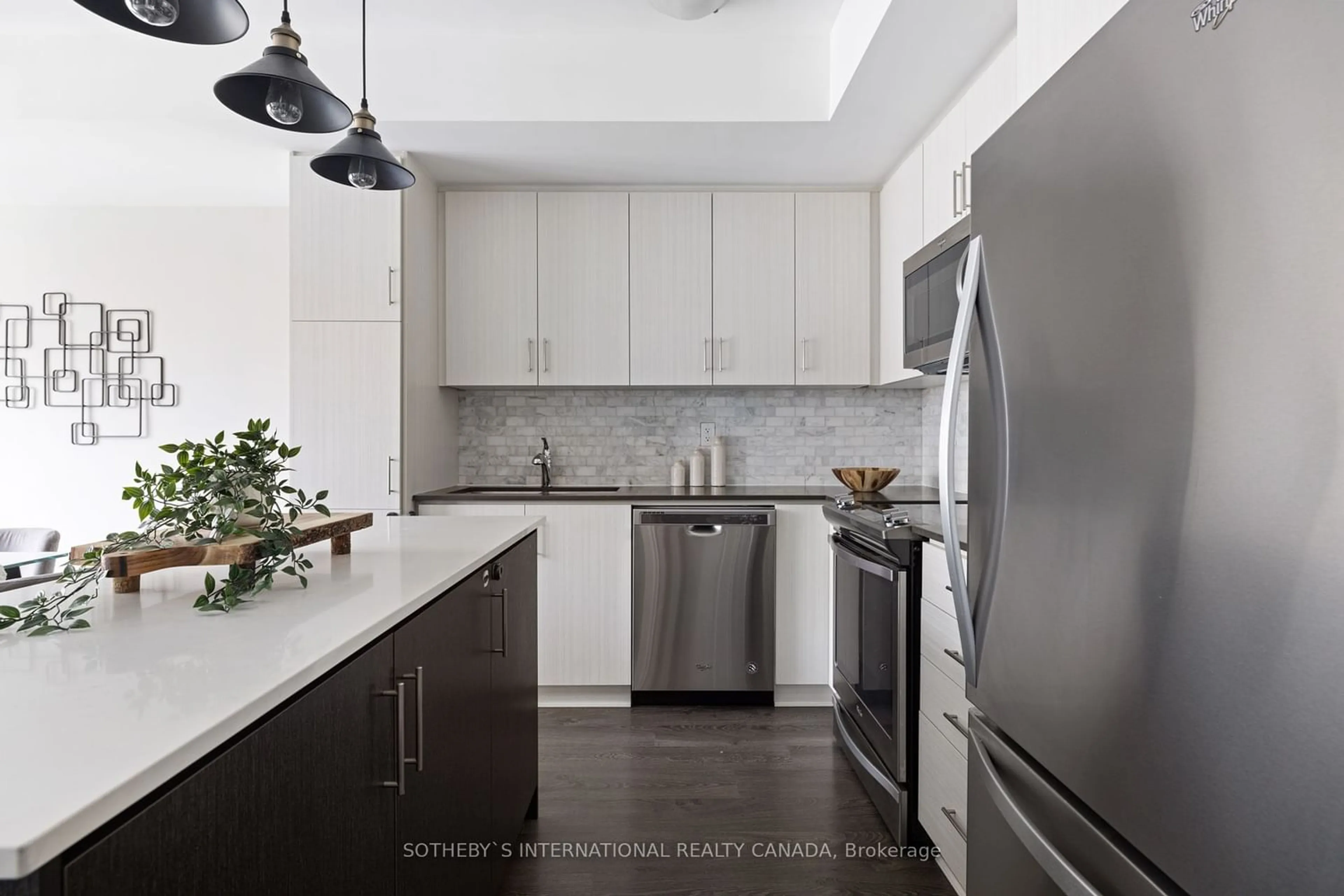 Contemporary kitchen for 125 Long Branch Ave #3, Toronto Ontario M8W 0A9