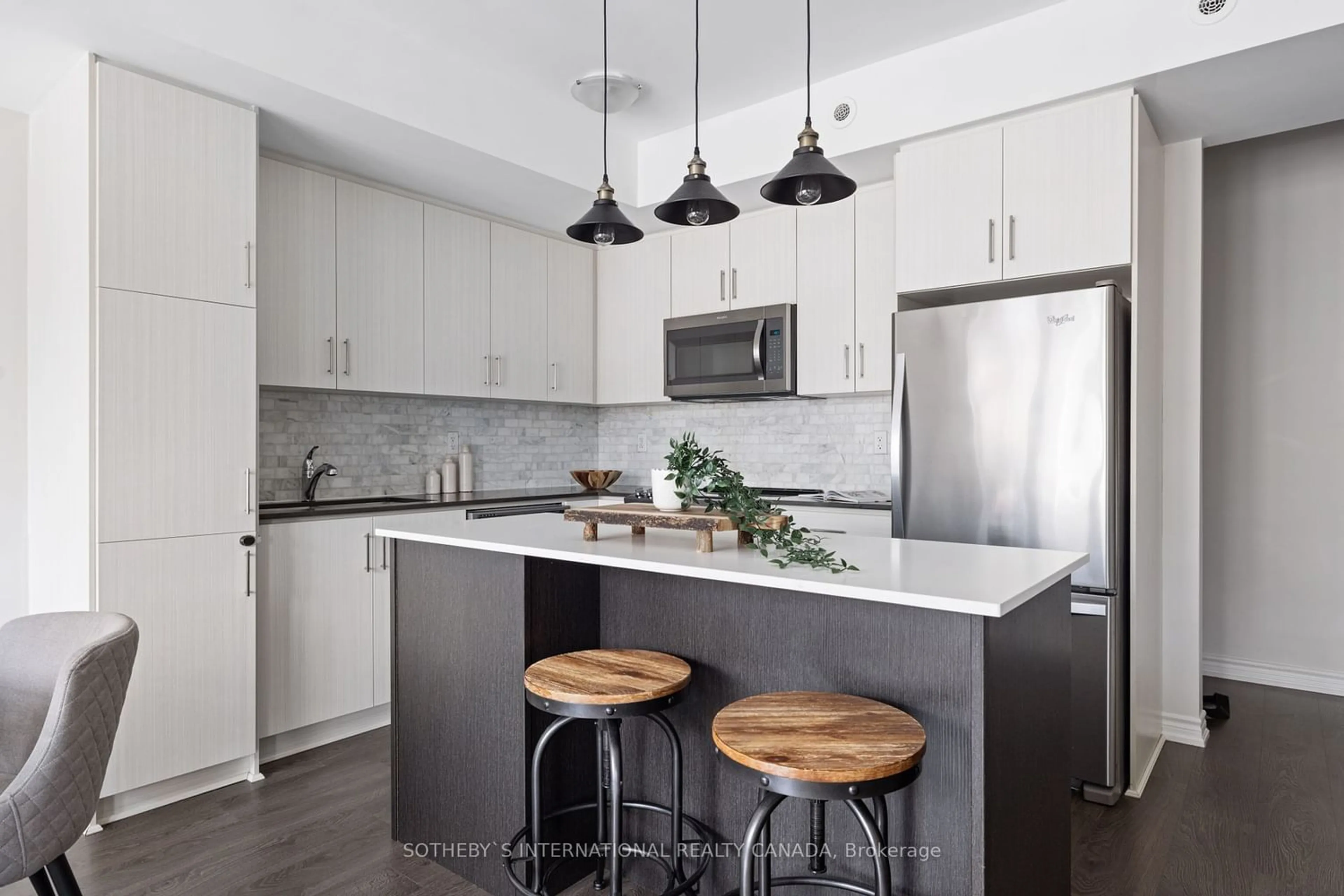 Contemporary kitchen for 125 Long Branch Ave #3, Toronto Ontario M8W 0A9