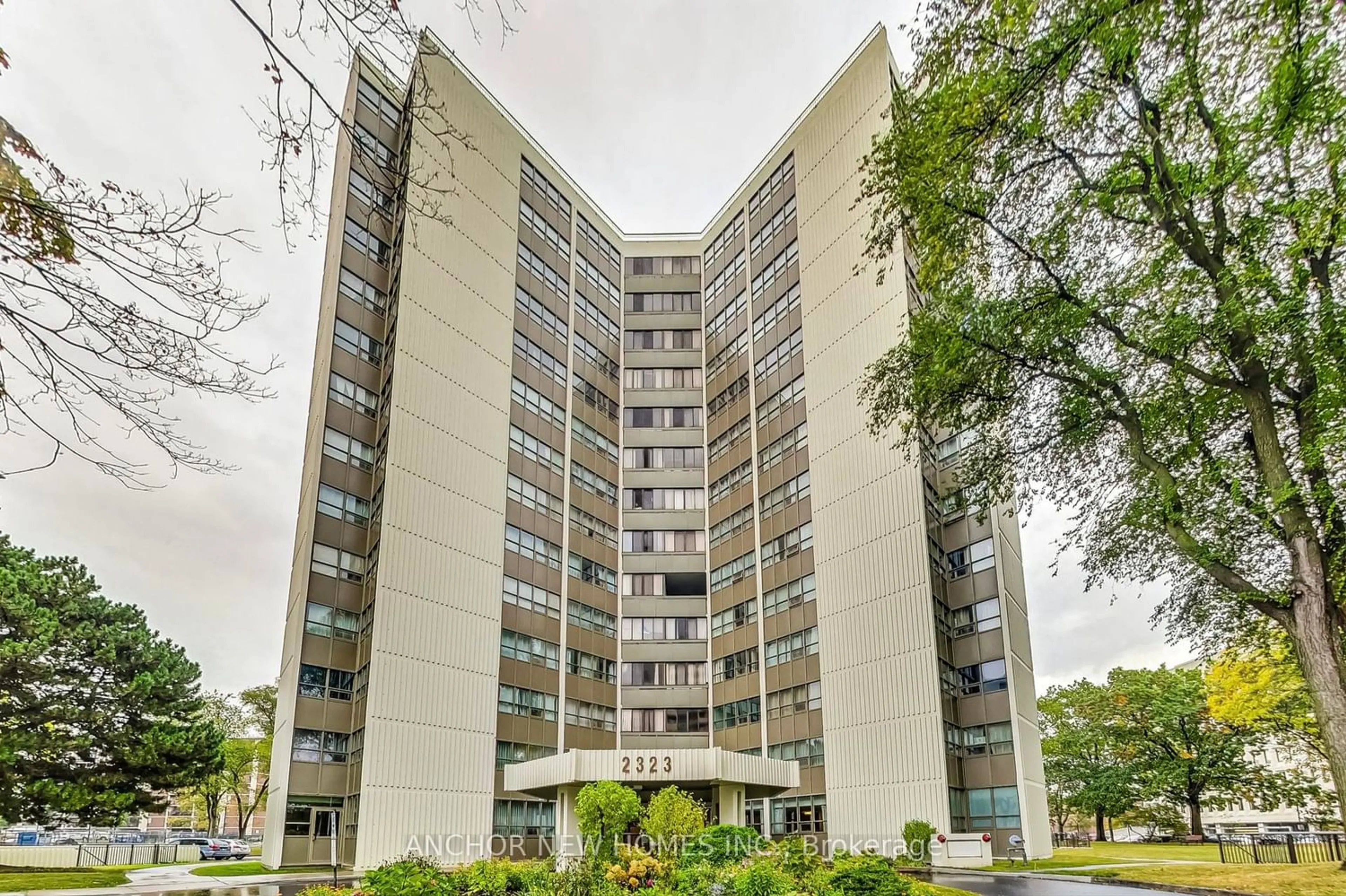 A pic from exterior of the house or condo for 2323 Confederation Pkwy #1105, Mississauga Ontario L5B 1R6