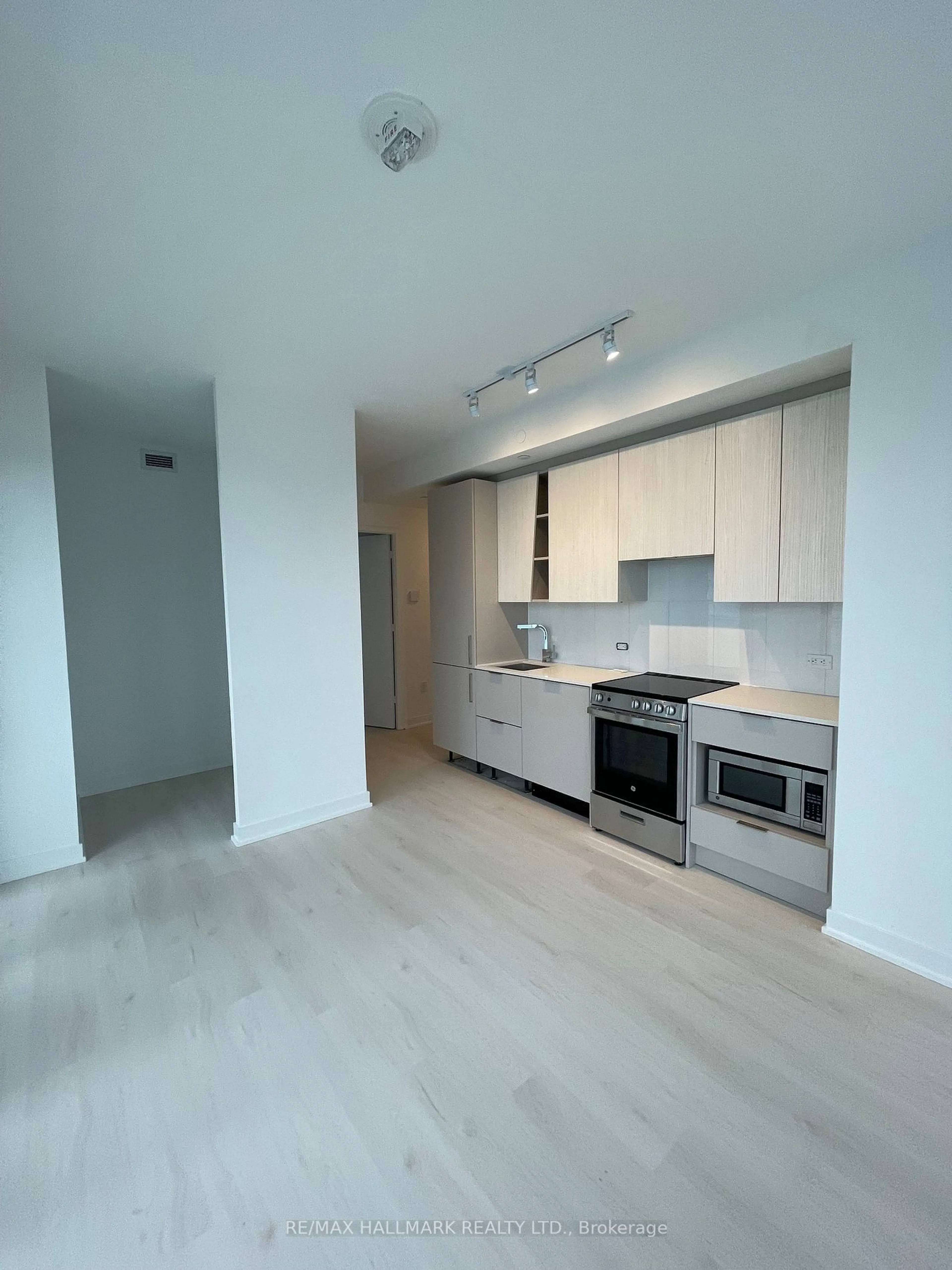 A pic of a room for 3900 Confederation Pkwy #2903, Mississauga Ontario L5B 0M3