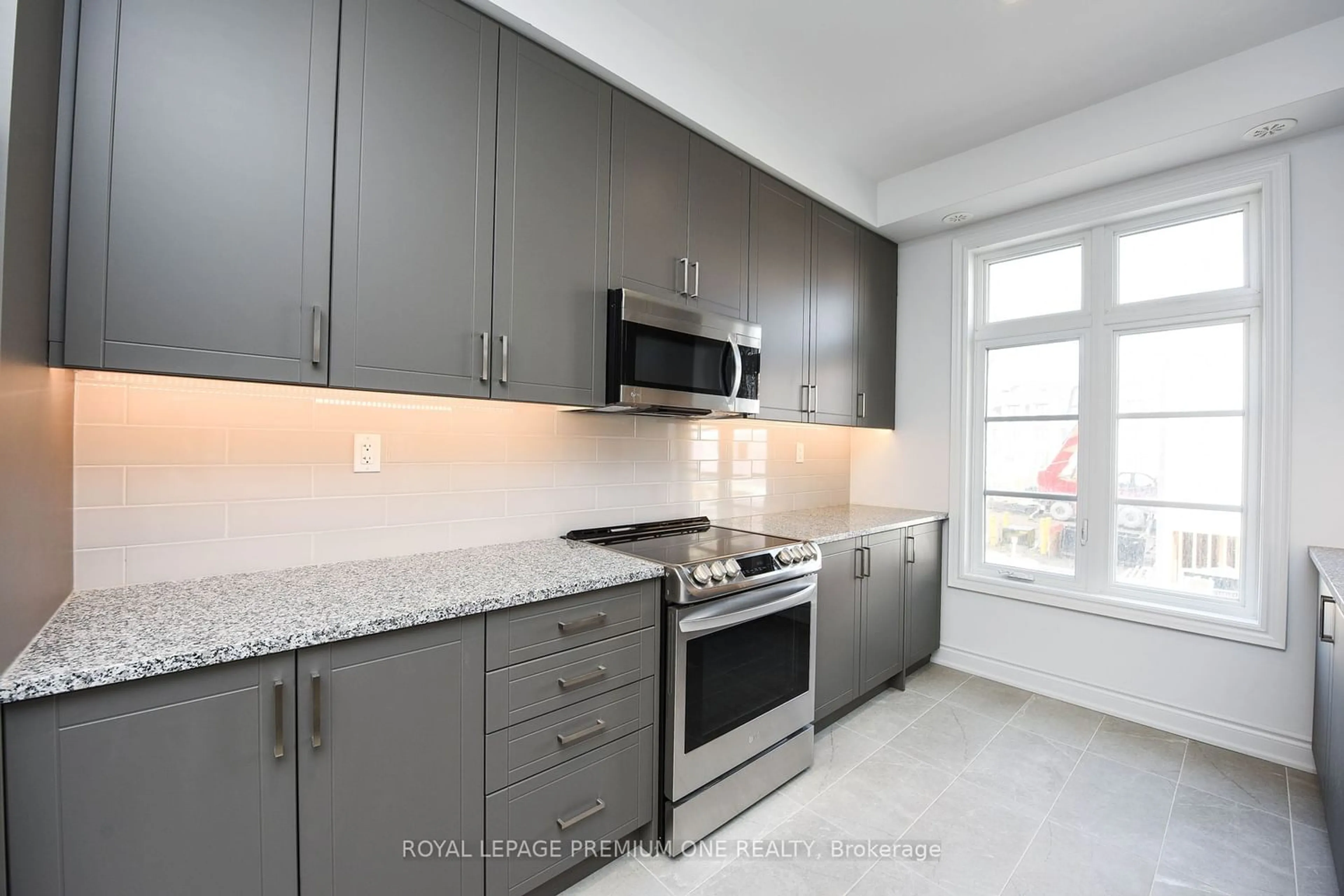 Standard kitchen for 40 Lunar Cres #60, Mississauga Ontario L5M 2R5