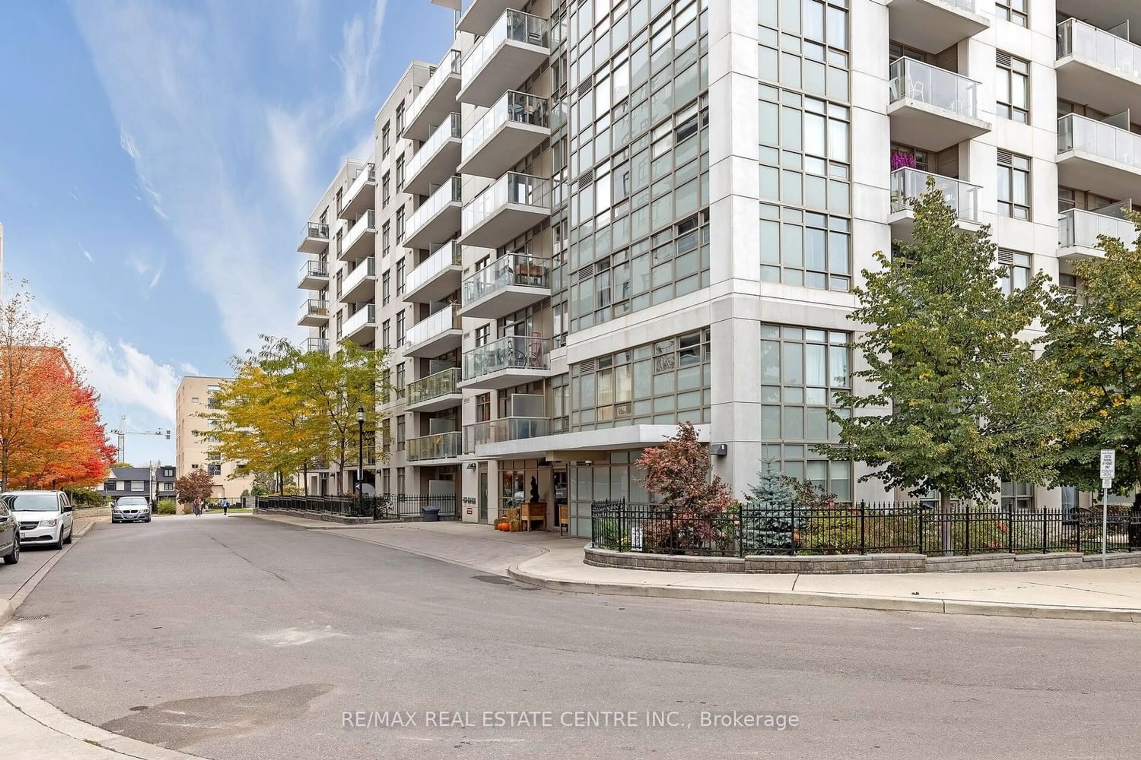 A pic from exterior of the house or condo for 812 Lansdowne Ave #316, Toronto Ontario M6H 4K5
